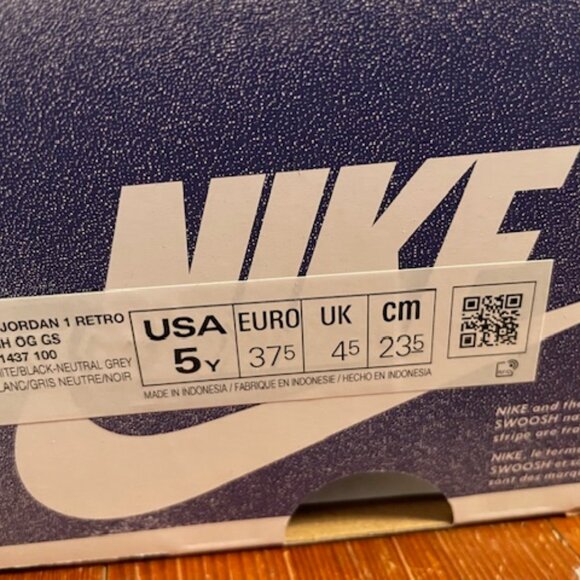 Air Jordan 1 Retro High OG Womens 7 Youth 5 Euro 37.5 UK 4.5 NEW $140 - Picture 10 of 13